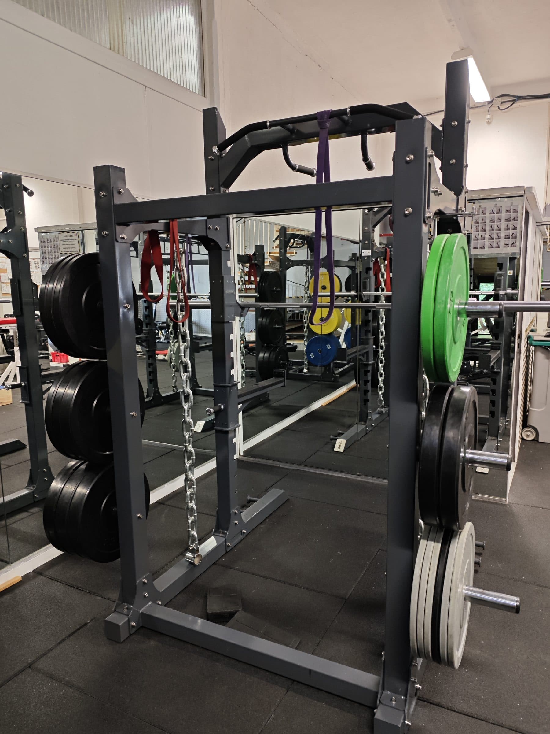 Cage squat — chaînes et bumper plates